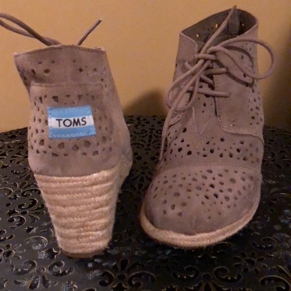 TOMS Suede Booties - Picture 2 of 4